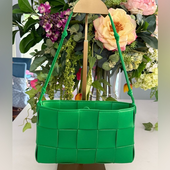 BOTTEGA VENETA Calfskin Maxi Intrecciato Cassette Pouch on Strap in Parakeet - Picture 1 of 15